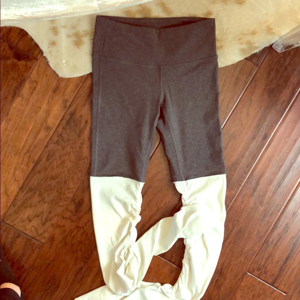 Alo Yoga high waist goddess leggings.